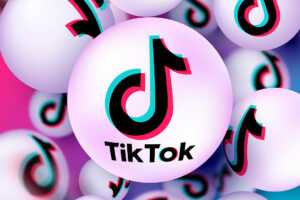 Photo of How beauty filters like TikTok’s ‘bold glamor’ affect tweens using social media