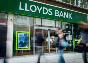 Photo of Lloyds Bank orders staff to return to the office ‘at least’ two days a week