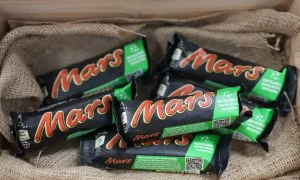Photo of Mars bar wrappers changed to paper from plastic in UK trial