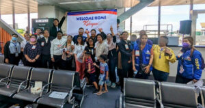 Photo of Almost 500 Filipinos back home from Sudan, more set to return 