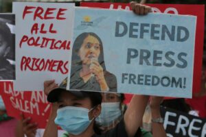 Photo of 47% of Filipinos find it dangerous for journalists to criticize Marcos gov’t 