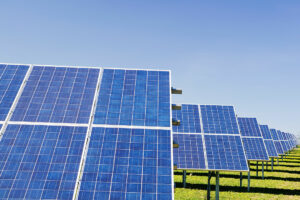 Photo of Solar power seen to overtake oil production investment for first time