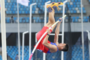 Photo of Obiena joins the 6-meter club