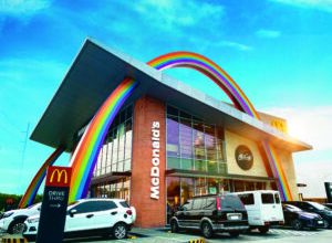 Photo of Love Ko All: McDonald’s Philippines colors its iconic arches at its McKinley West store