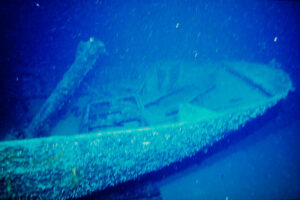 Photo of Ships, planes search for sub that went missing on trip to Titanic wreckage