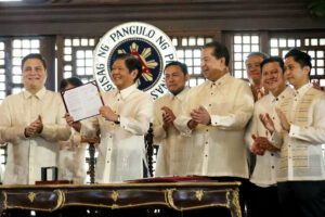 Photo of Marcos signs Maharlika bill into law