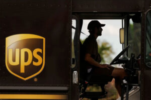 Photo of UPS, Teamsters agree on new contract, averting costly strike