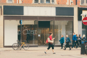 Photo of Britain loses 6,000 retail outlets in five years as shops close