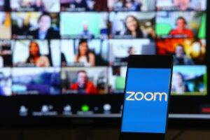 Photo of Zoom demand staff get out from behind their screens at home and return to the office