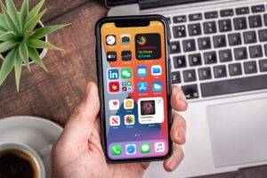 Photo of France tells Apple to halt iPhone 12 sales over radiation levels