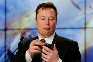 Photo of Elon Musk, under fire, threatens to file lawsuit against media watchdog