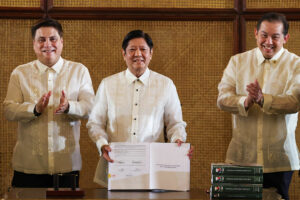 Photo of Marcos inks P5.77-T national budget