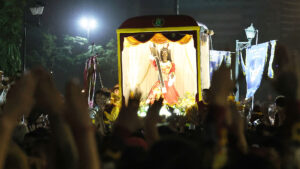 Photo of Philippines’ Black Nazarene feast draws hundreds of thousands of devotees