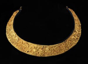 Photo of US museum returns Ghana’s first batch of looted gold regalia