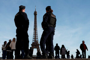 Photo of France raises terror alert warning to highest level