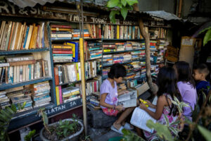 Photo of Philippine ‘library home’ stacked with books to inspire reading