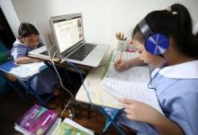 Photo of Filipino students return to  online classes due to heat