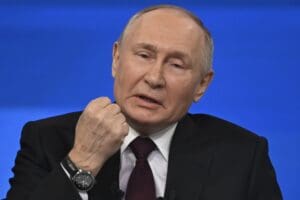 Photo of Putin poised to unleash cyber attacks on UK, minister warns