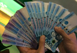 Photo of Peso hits near one-month high on Fed cut bets