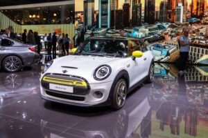 Photo of BMW delays electric Mini production at Oxford, over ‘multiple uncertainties’