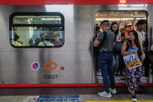 Photo of Metro Manila commuters face higher LRT-1 fares