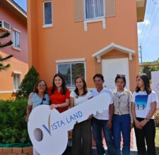 Photo of OFW from Bicol gets dream home; Camille Villar vows to champion OFW rights, welfare