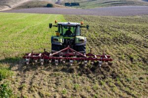 Photo of UK farmers’ incomes stuck at 1970s levels, major report warns