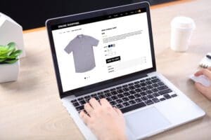 Photo of Global E-commerce Platforms Use AI to Transform Online Shopping