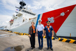 Photo of US Coast Guard ship docks at Palawan port, holds drills with PHL Coast Guard