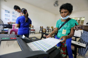 Photo of Poll workers to get P1,000 bonus