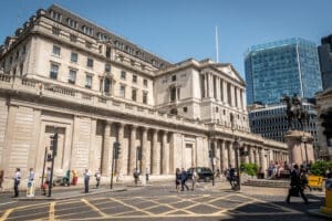 Photo of Bank of England cuts interest rates to 4.25% amid global trade tensions and slowing growth
